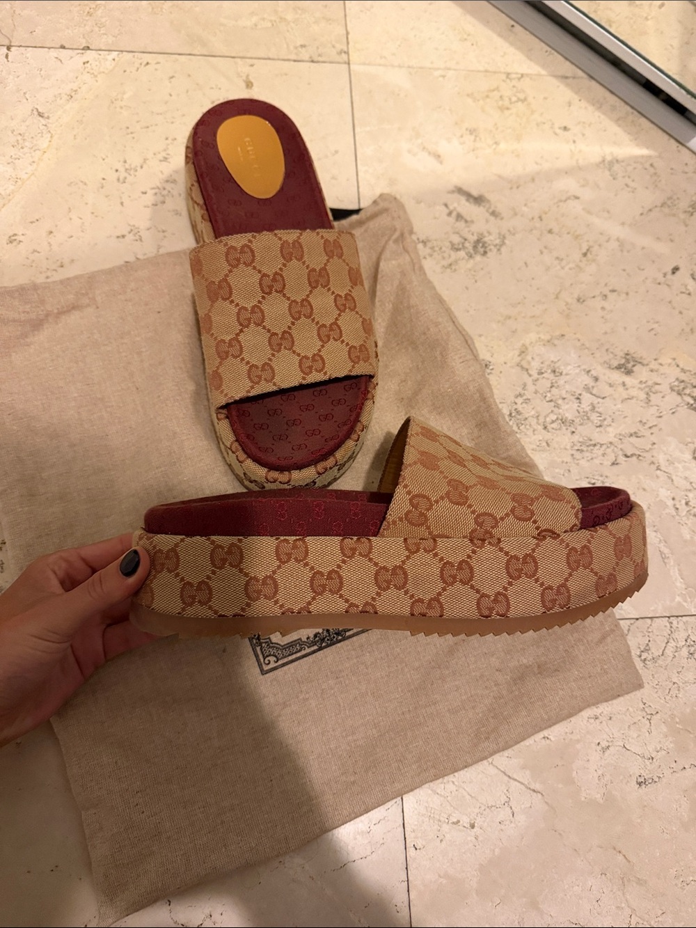 Gucci Beige GG Canvas Slides with Burgundy Insole - Picture 2 of 3
